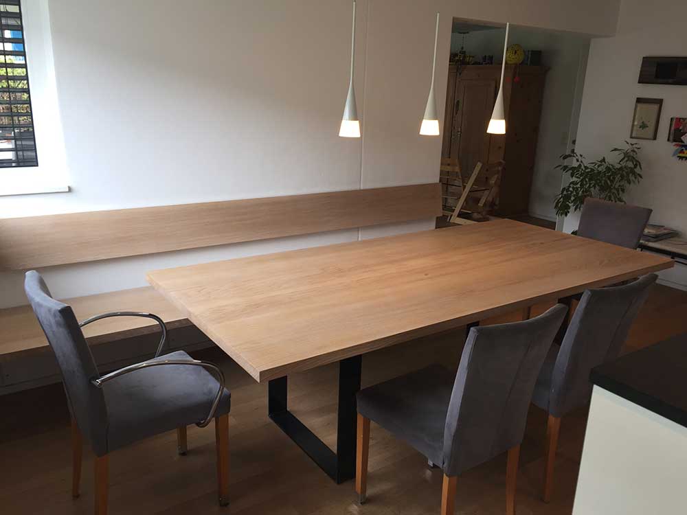 Esszimmertisch von der David Walch Möbeltischlerei aus Bludesch