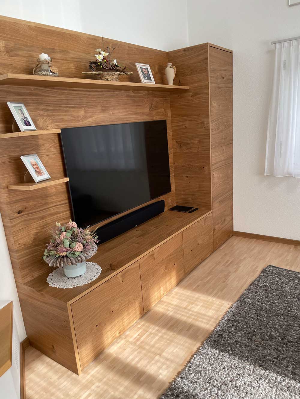 Wohnwand von der David Walch Möbeltischlerei in Bludesch